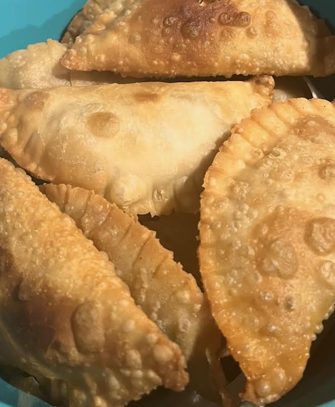 Empanadas de Picadillo / Jamón. (12)
